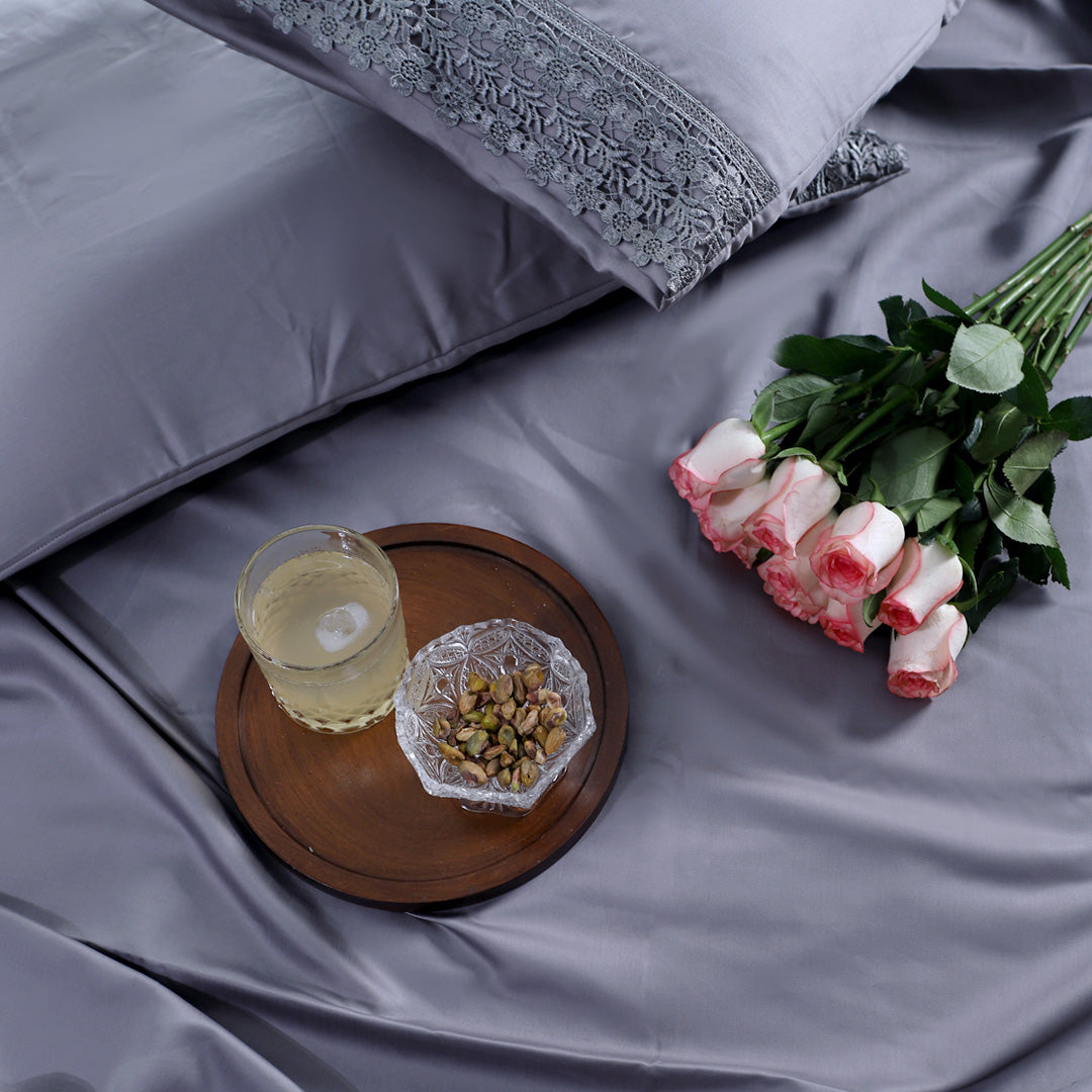 Pure Cotton white duvet cover with multi colour/colourful round cotton tufting all over. This duvet is made out of 100% cotton and has a zipper at the back. Add this duvet cover to your bedding collection for a warm and happy vibe!