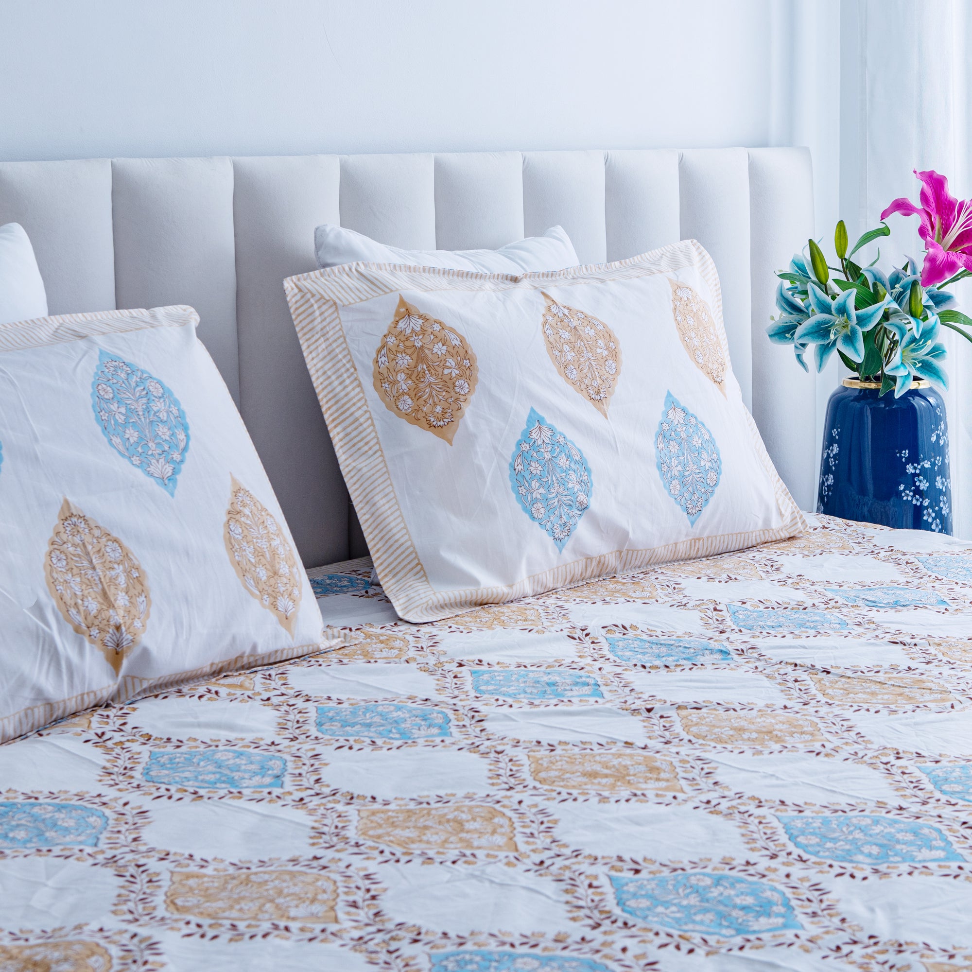 The Brown Fern - Super King Size Percal Cotton Block printed bedsheet with two matching pillow covers