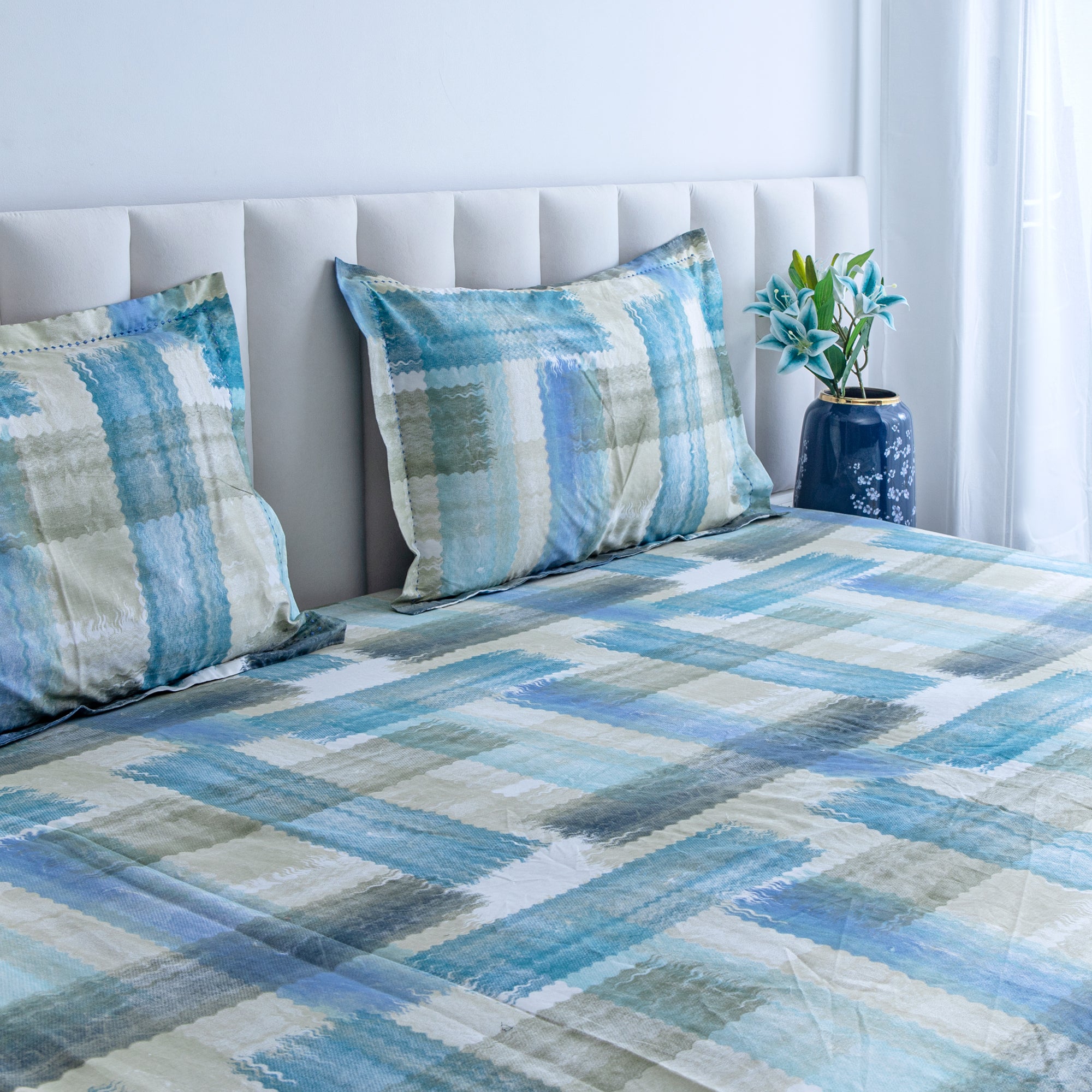 Serene Oasis - Super King Size Fitted Cotton Bedsheet with two matching pillow covers