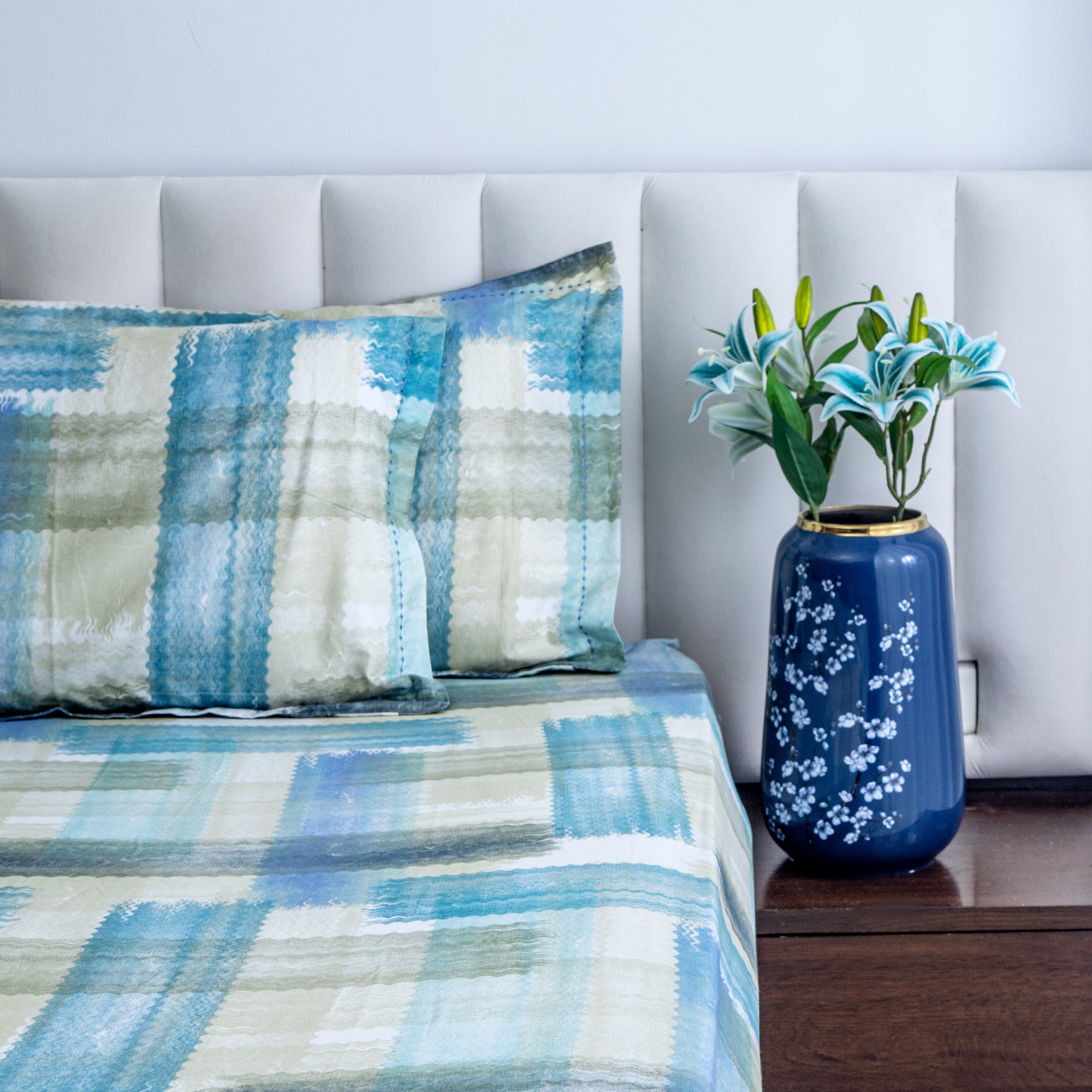 Serene Oasis - Super King Size Fitted Cotton Bedsheet with two matching pillow covers