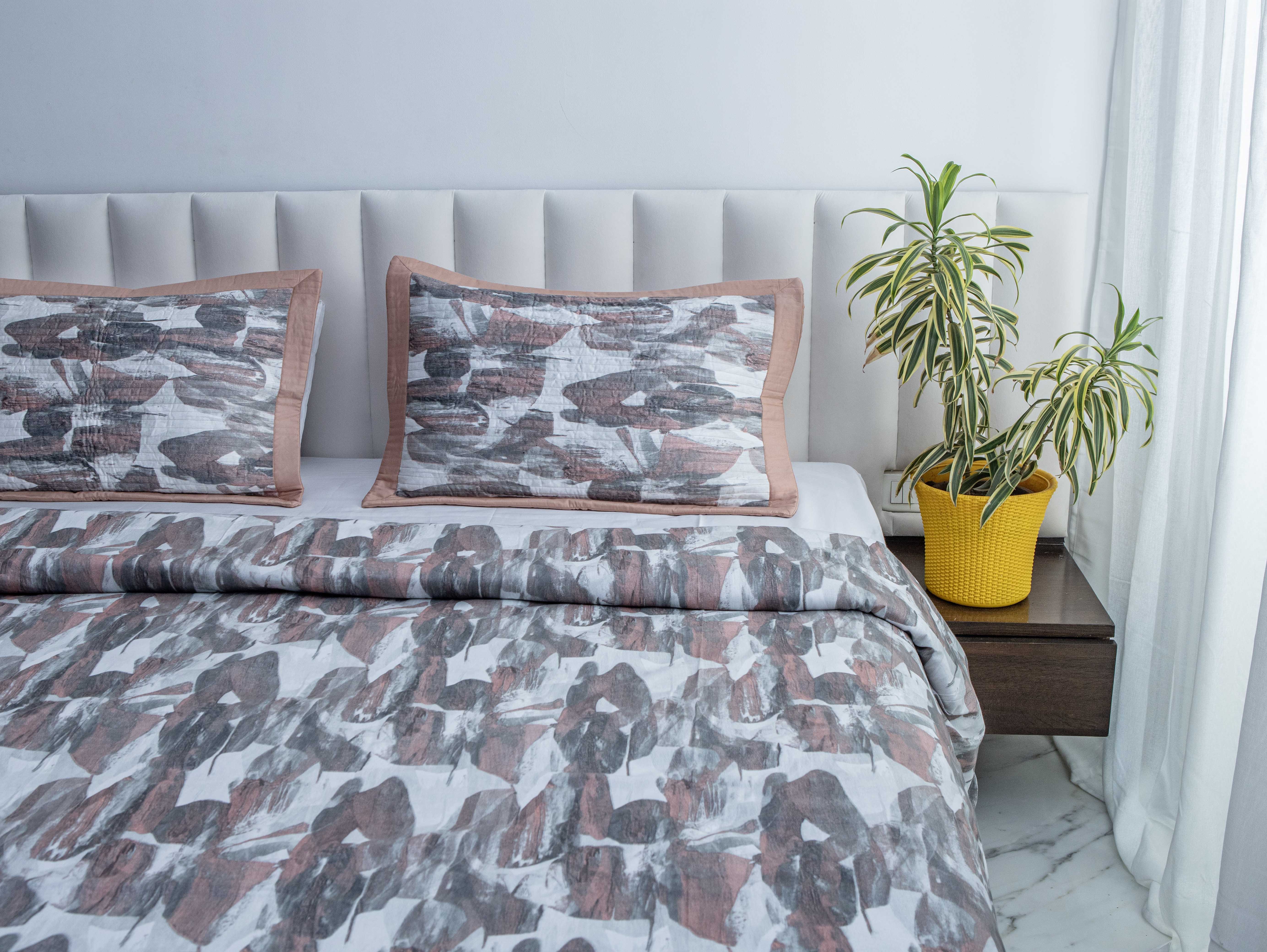The Snuggle Mosiac - Super King size Cotton bedsheet with quilted pillow covers