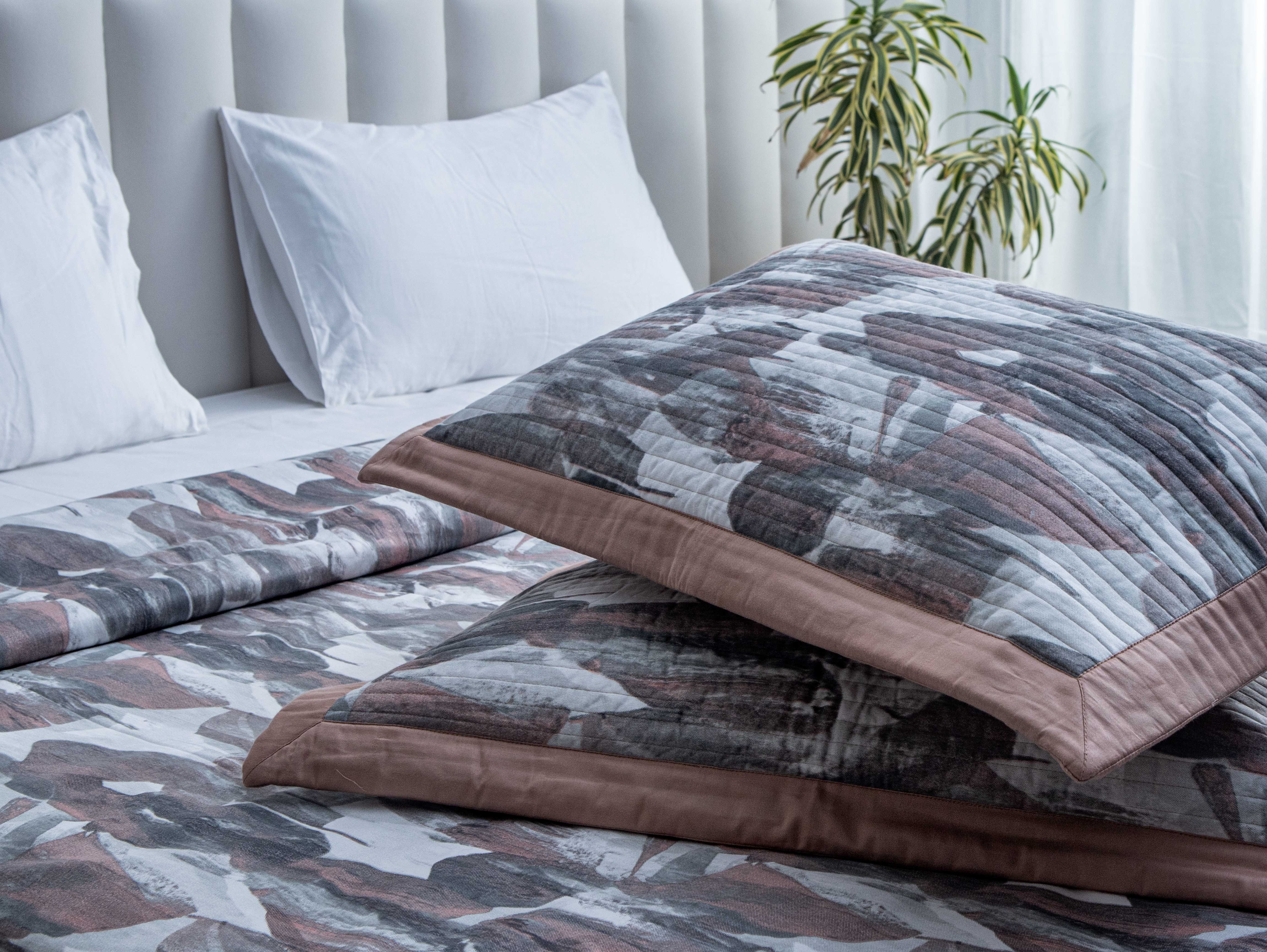 The Snuggle Mosiac - Super King size Cotton bedsheet with quilted pillow covers