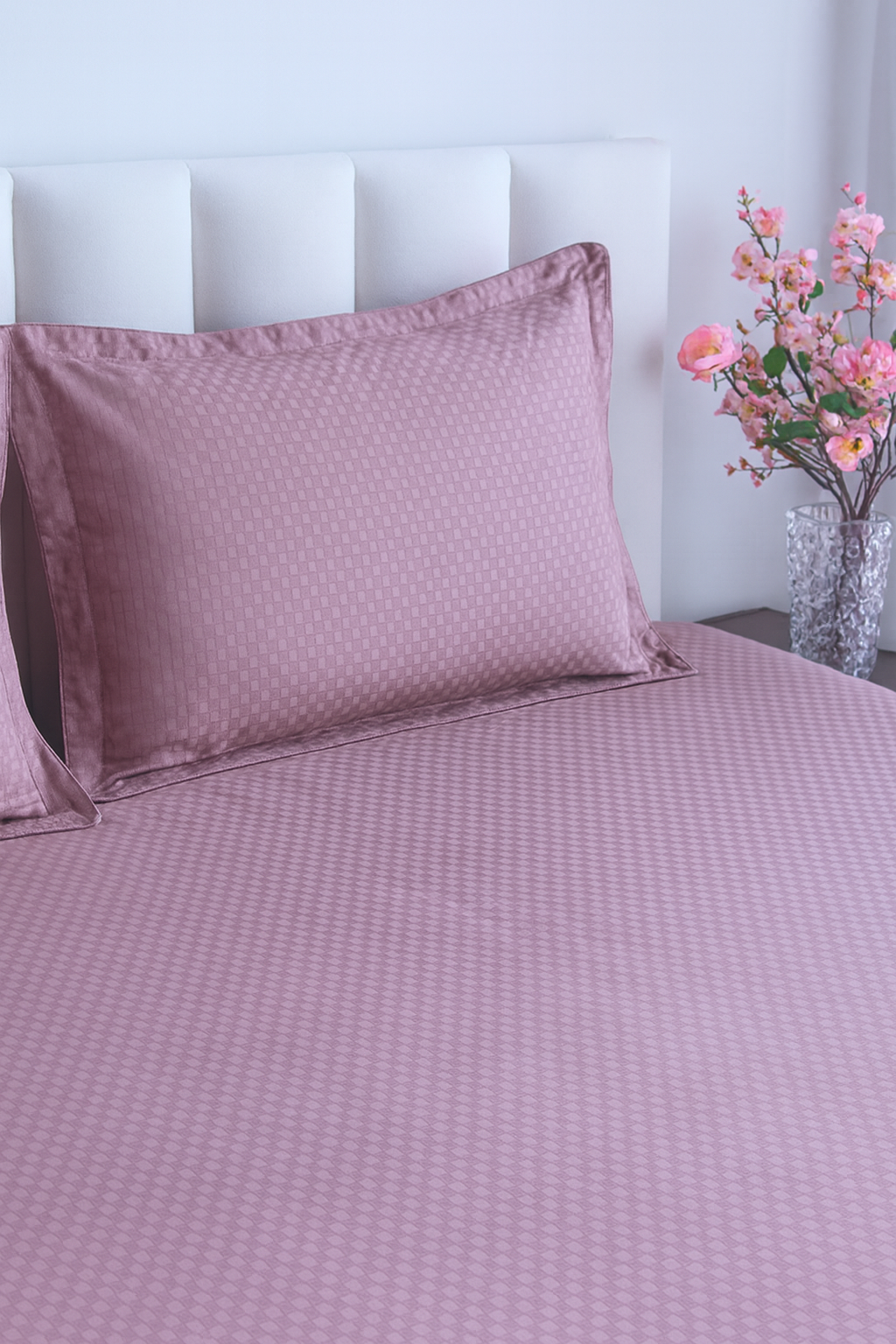 Jacquard Mauve Super King Size Cotton Bedsheet with matching pillow covers