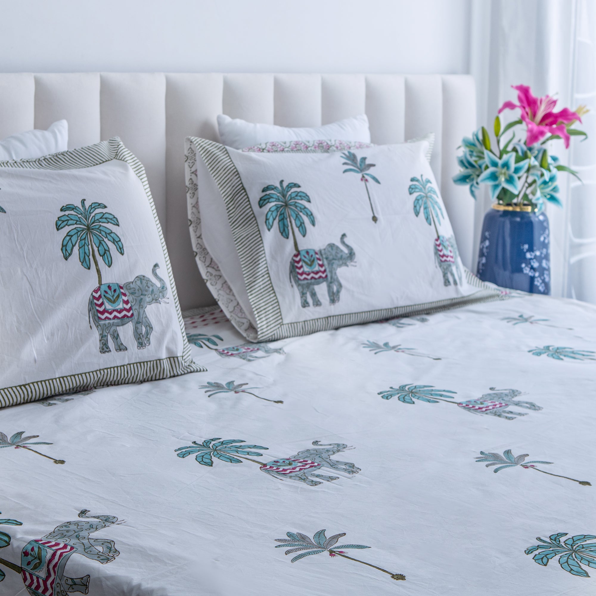 The Desert Palms - Super King Size Percal Cotton Block printed bedsheet with two matching pillow covers