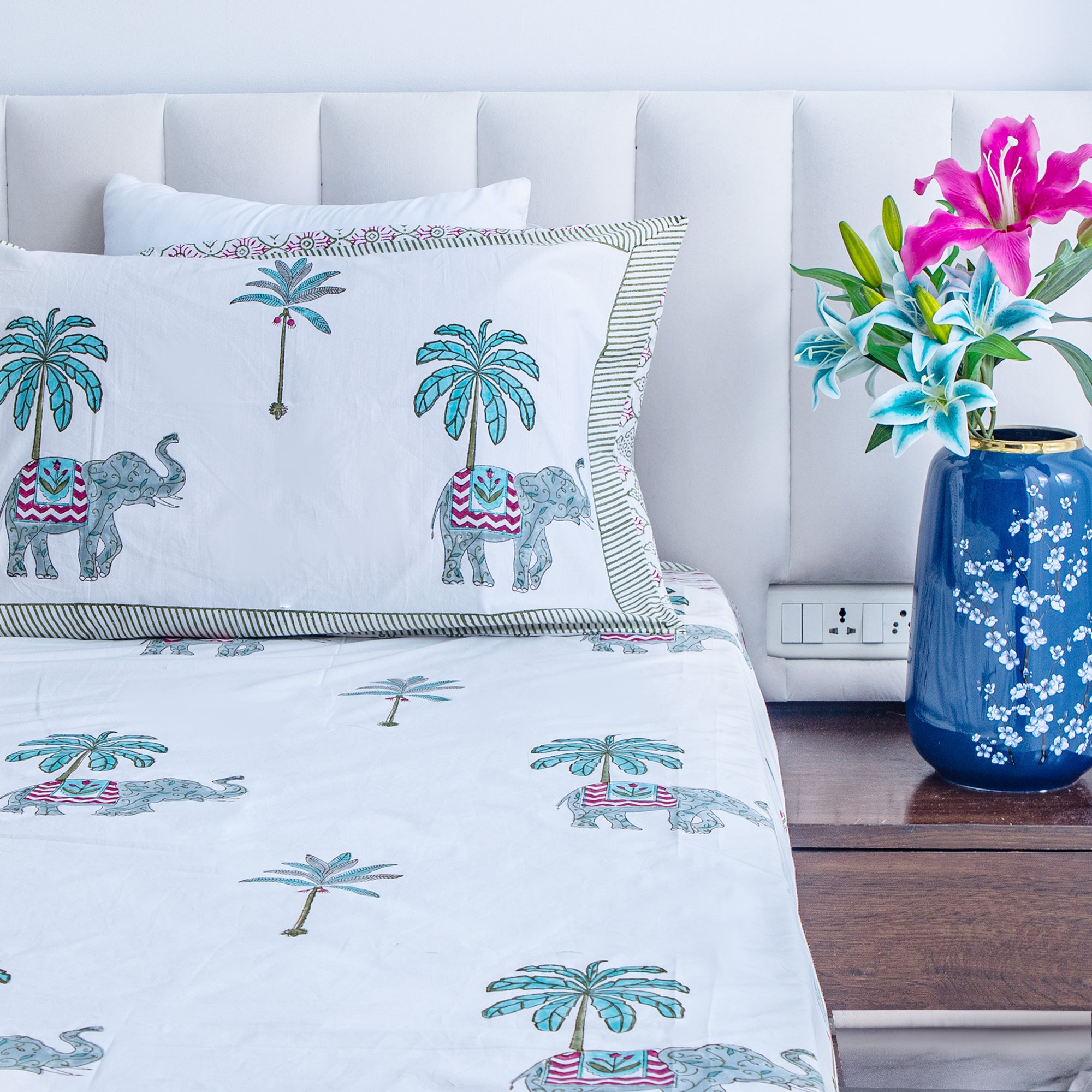 The Desert Palms - Super King Size Percal Cotton Block printed bedsheet with two matching pillow covers