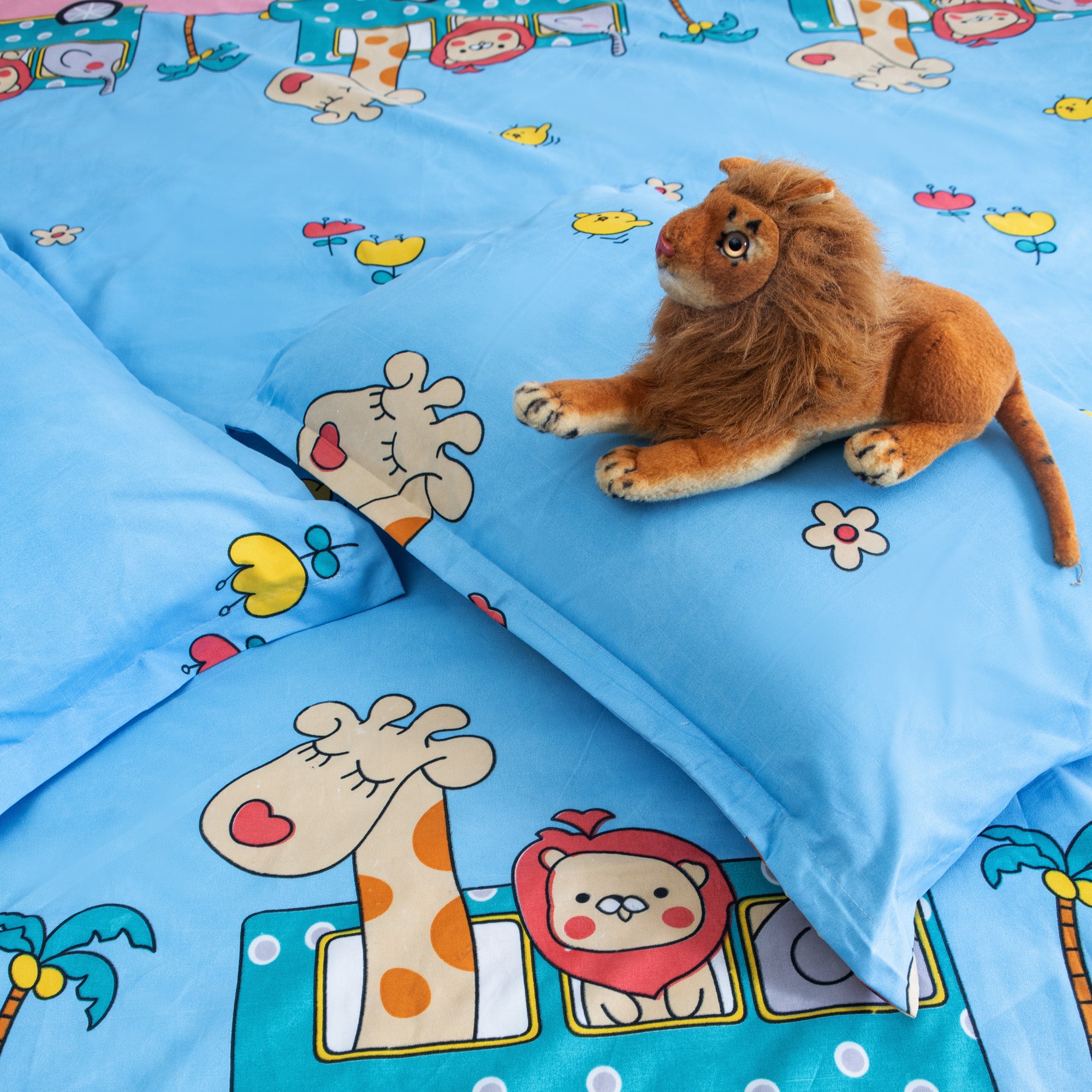 Wild Wild World - Queen size bedsheet with two matching pillow covers