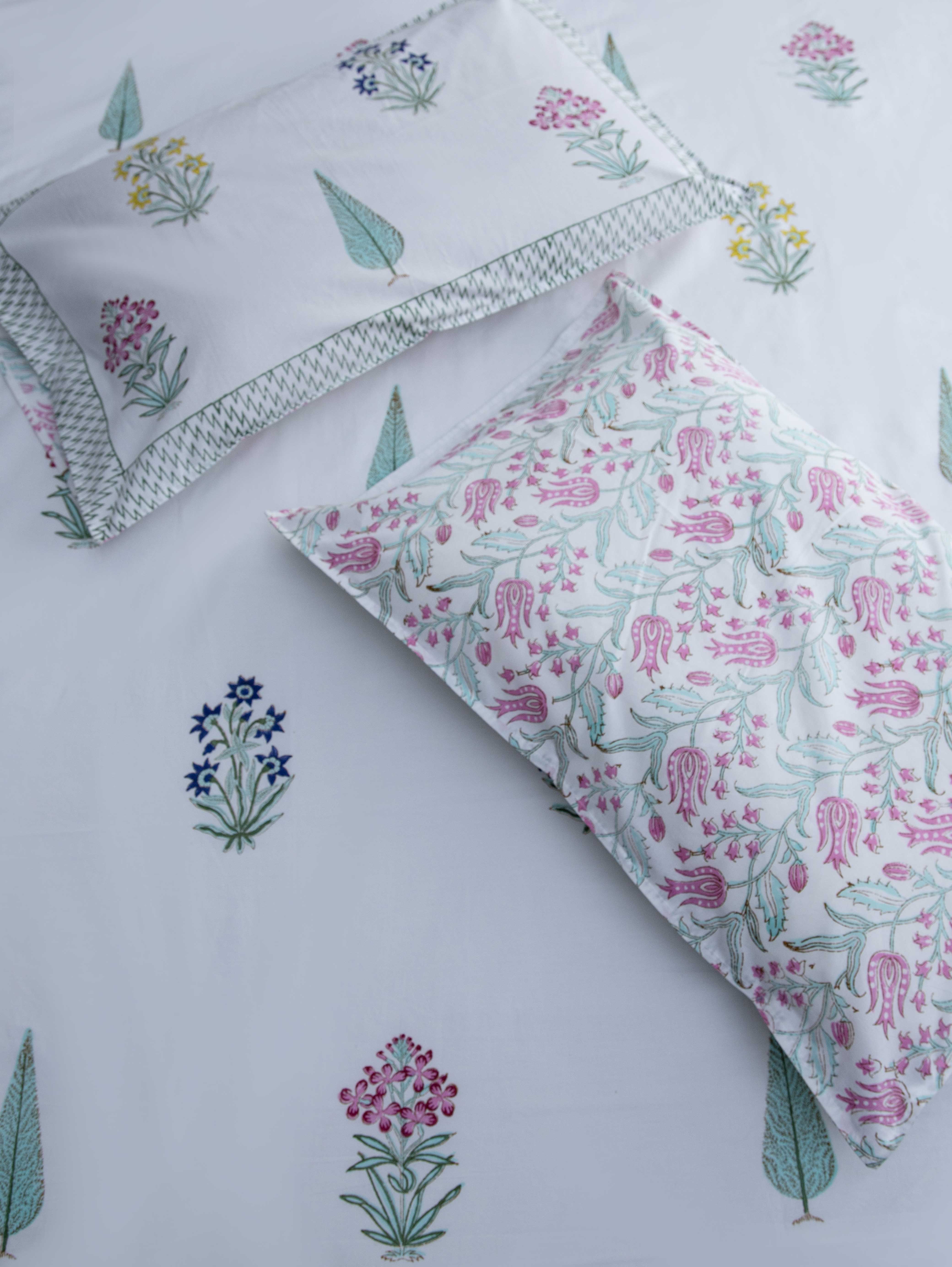 The Efflorescent Dream - Super King Size Percal Cotton Block printed bedsheet with two matching pillow covers
