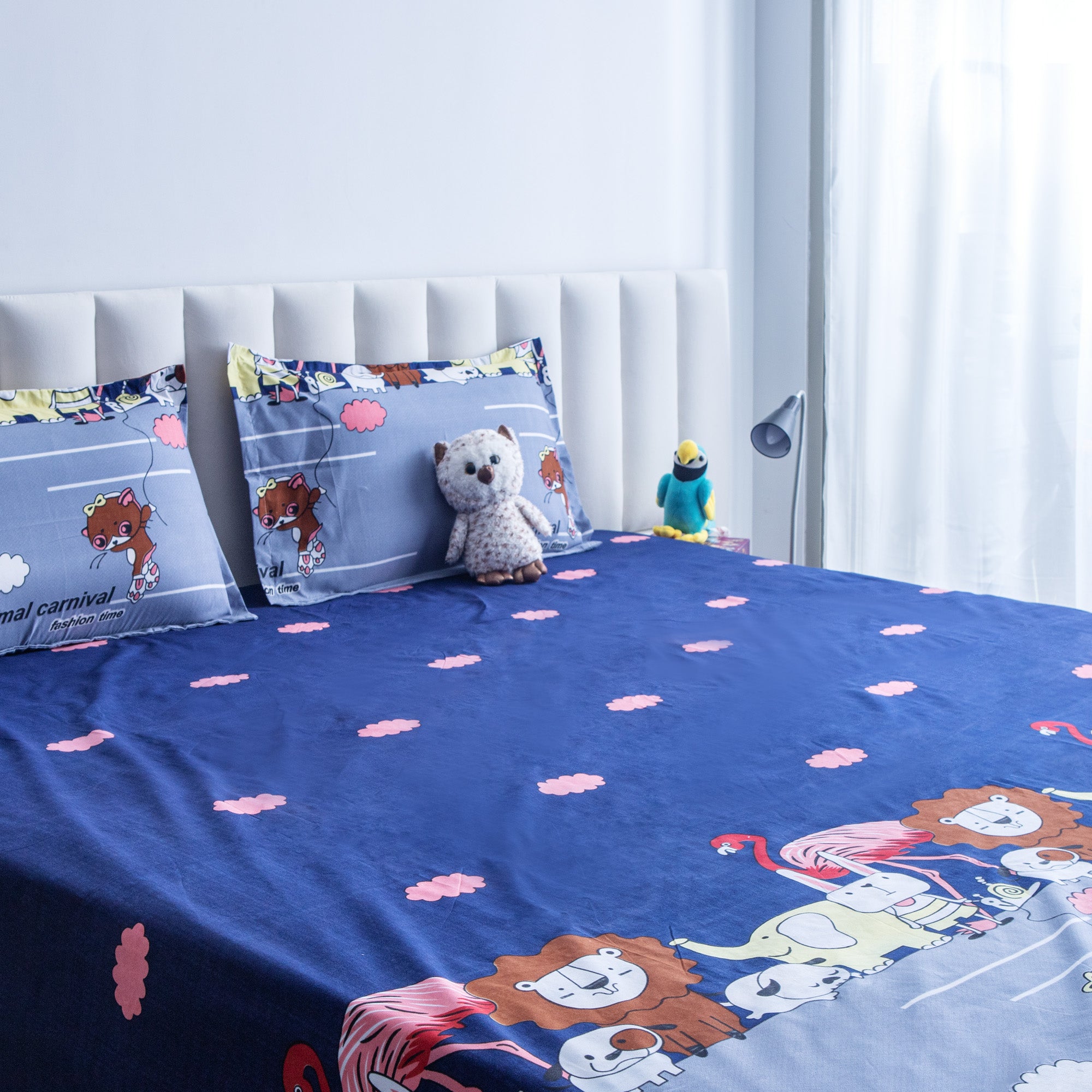 Animal Carnival Queen size bedsheet with two matching pillow covers