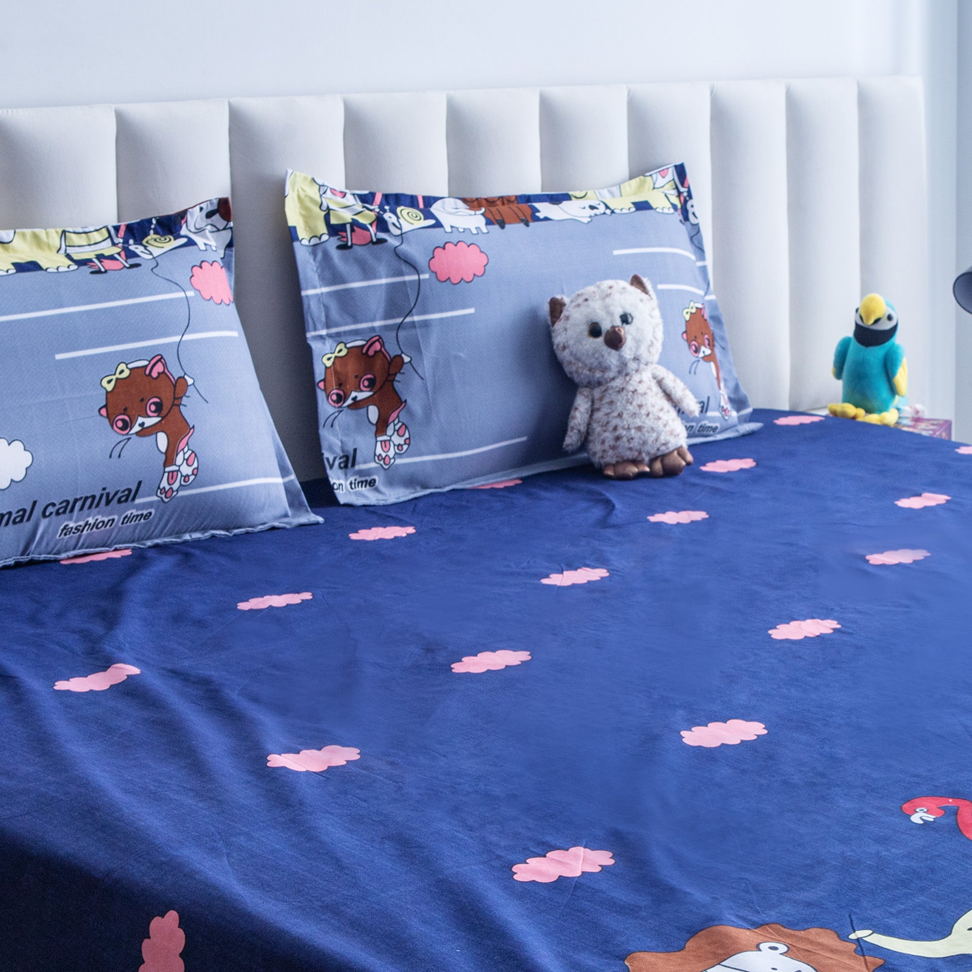 Animal Carnival - Queen size bedsheet with two matching pillow covers