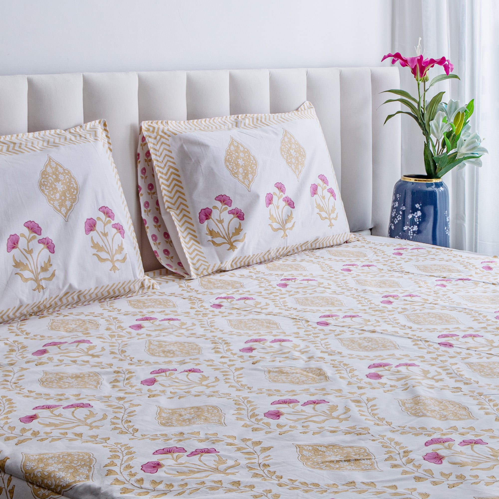 The Warm Embrace- Super King Size Percal Cotton Block printed bedsheet with two matching pillow covers