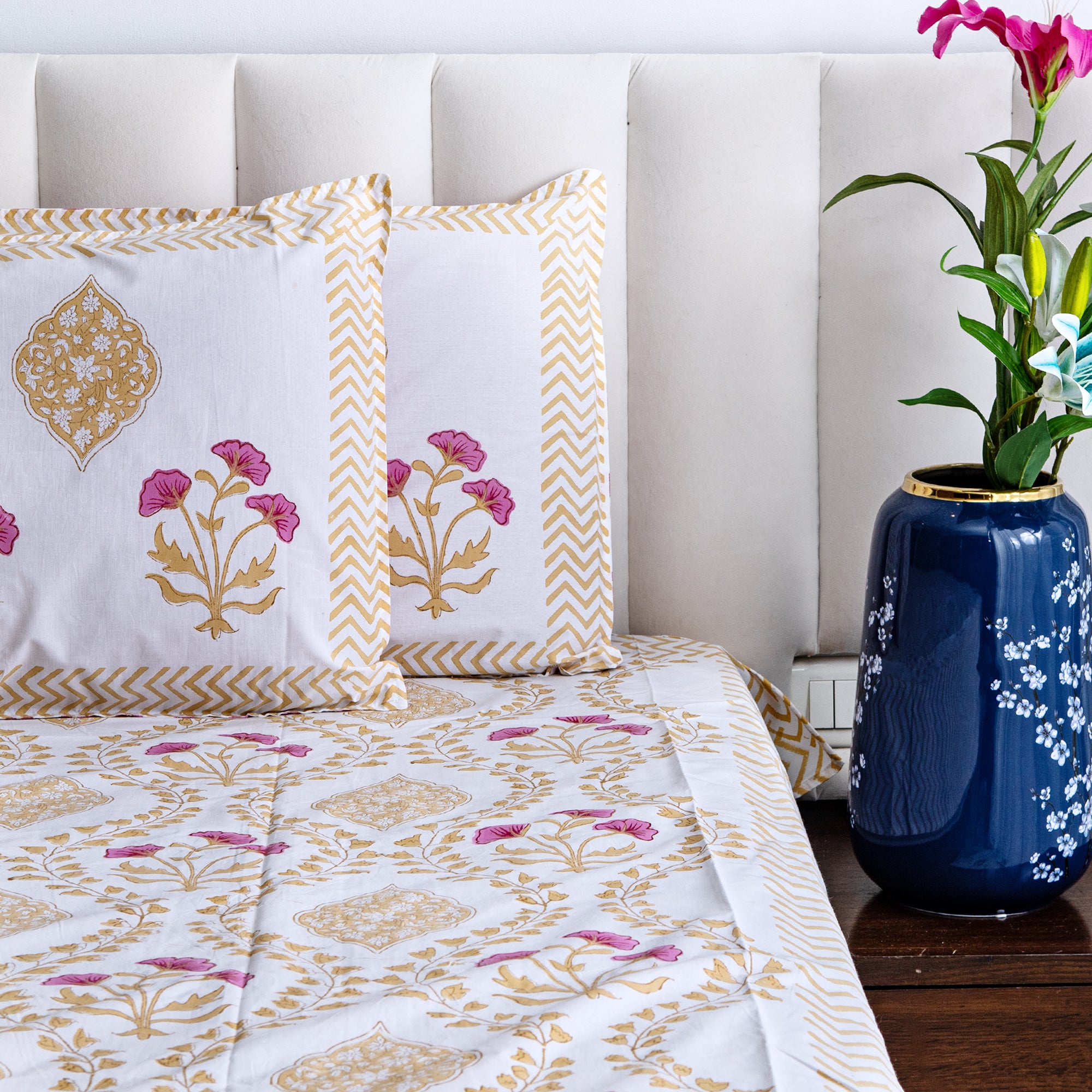 The Warm Embrace- Super King Size Percal Cotton Block printed bedsheet with two matching pillow covers