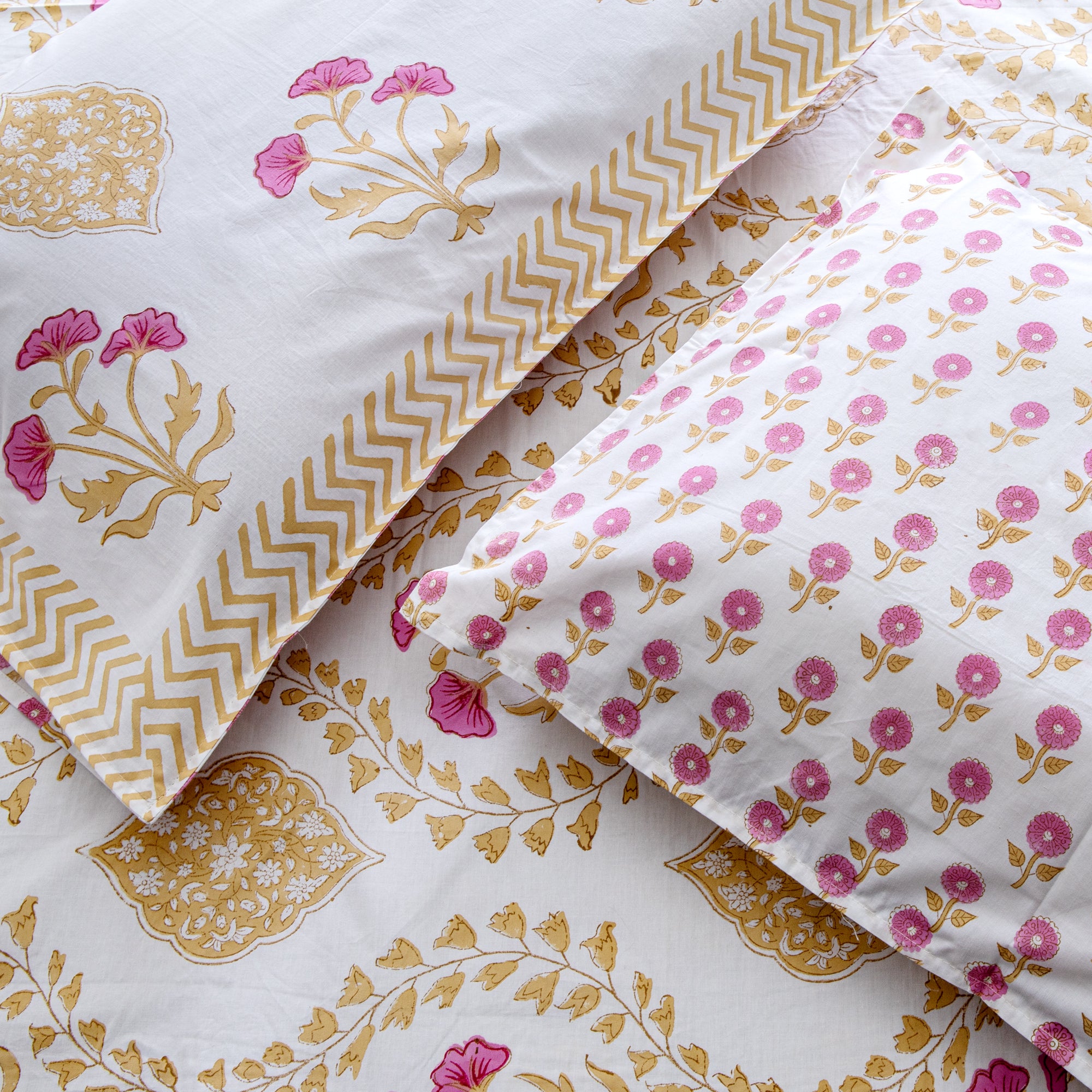 The Warm Embrace- Super King Size Percal Cotton Block printed bedsheet with two matching pillow covers