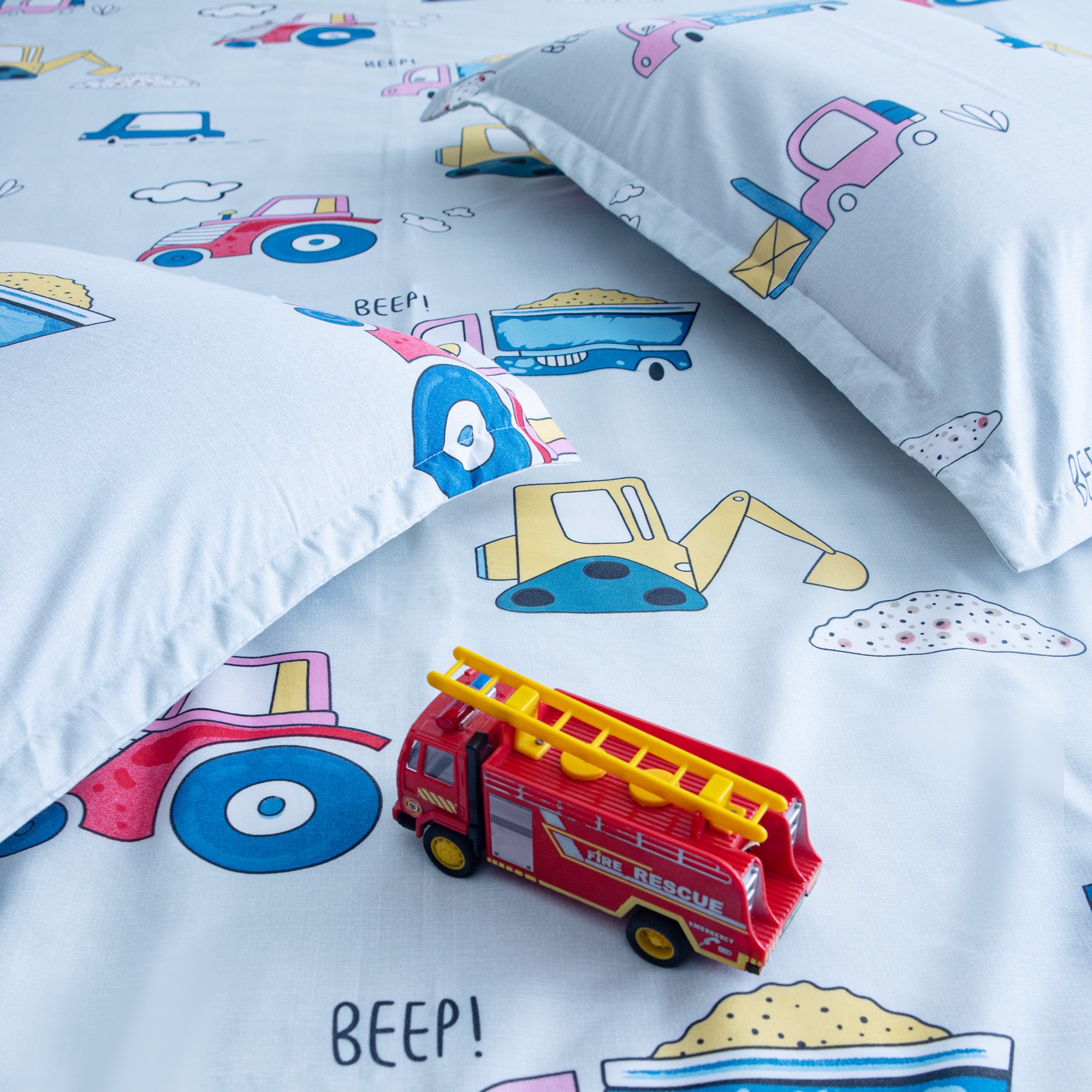Let's Zoom - Queen size bedsheet with two matching pillow covers