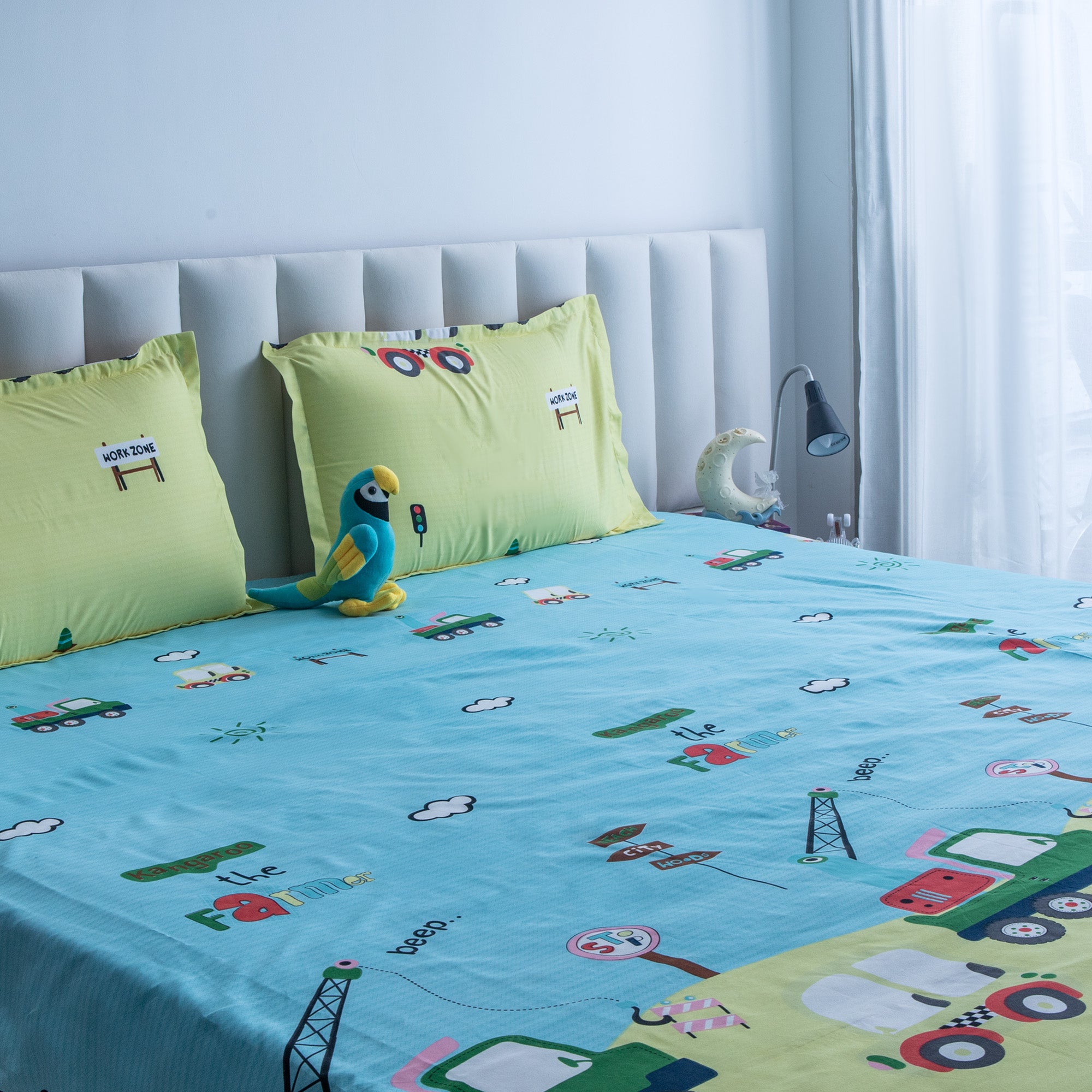 Animal Farm - Queen size bedsheet with two matching pillow covers
