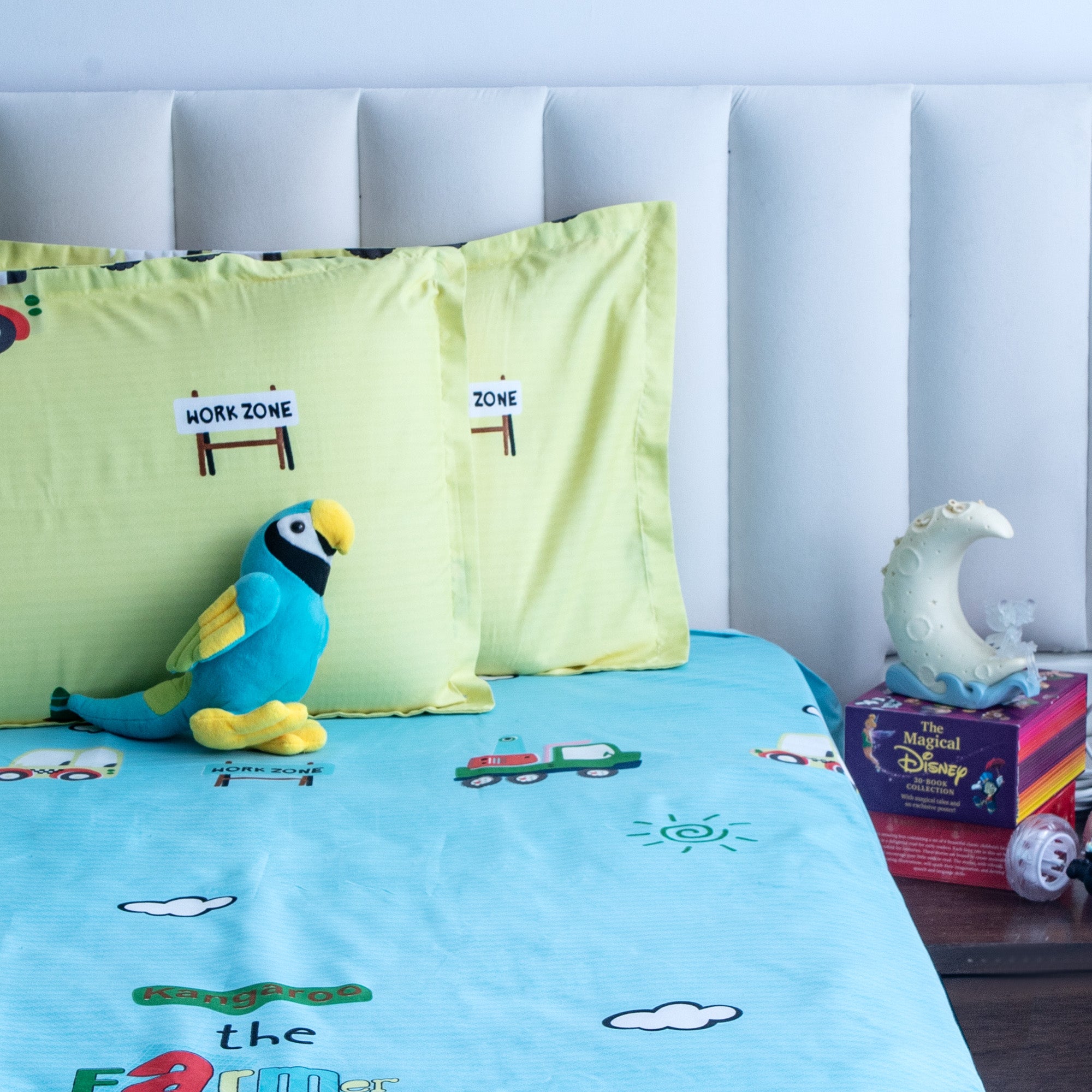 Animal Farm - Queen size bedsheet with two matching pillow covers