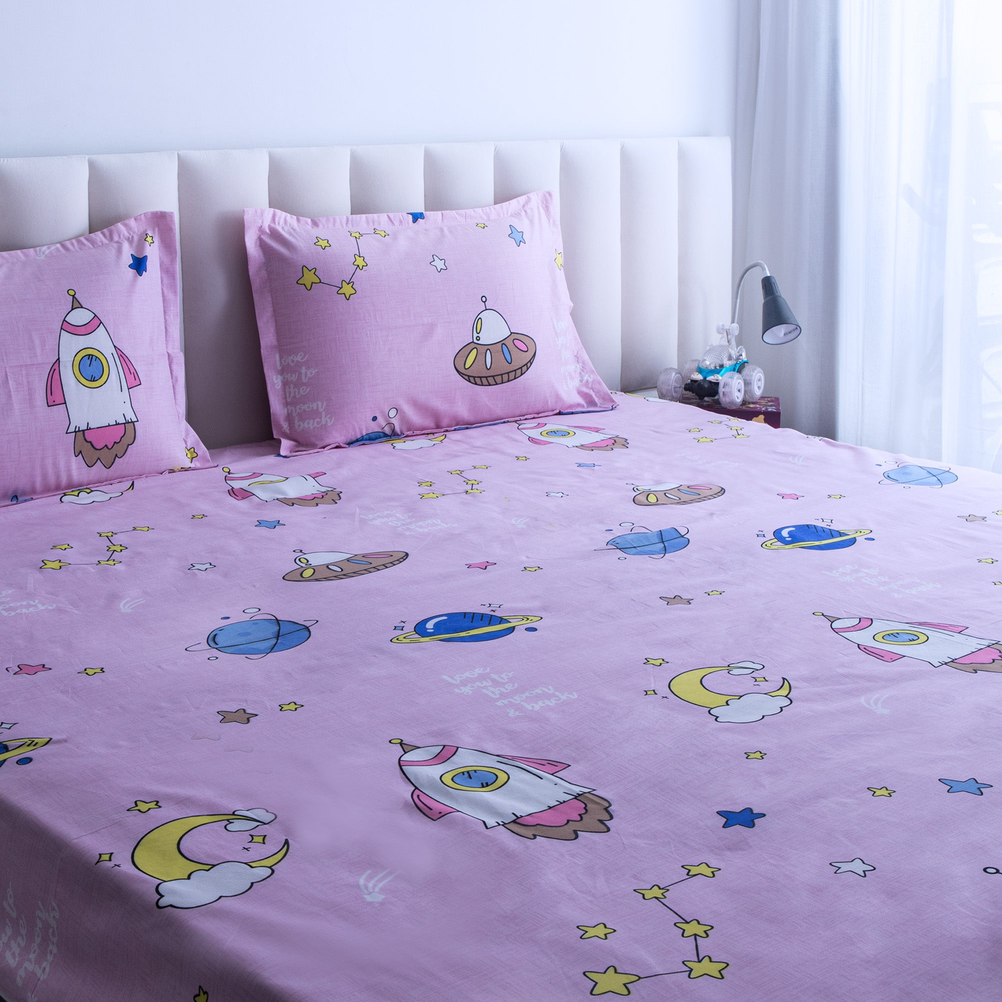Pink Spaceship - Queen size bedsheet with two matching pillow covers